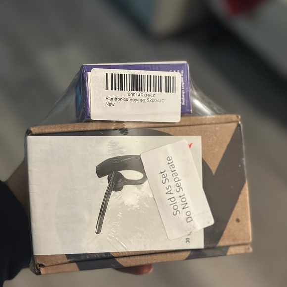 COPY - Poly Voyager 5200 UC Wireless Headset & Charging Case - Picture 3 of 3